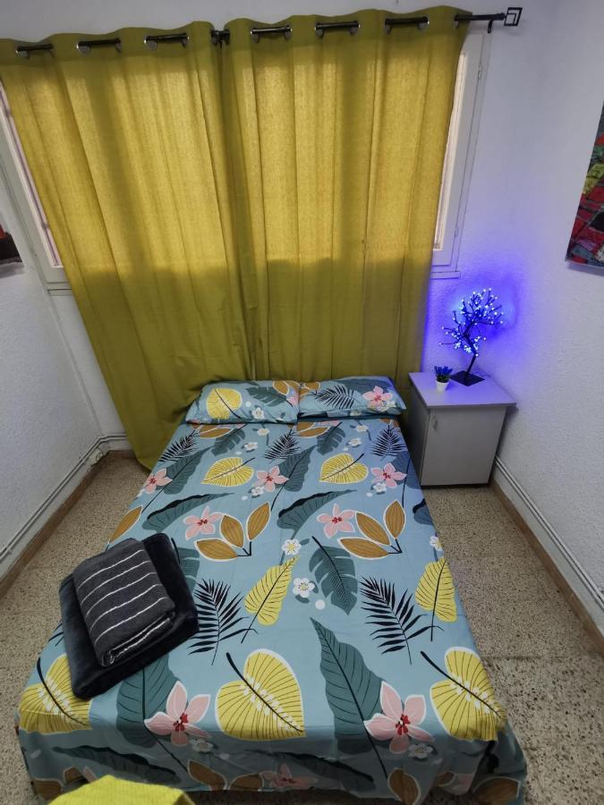 Hostal Babylon Барселона Екстериор снимка